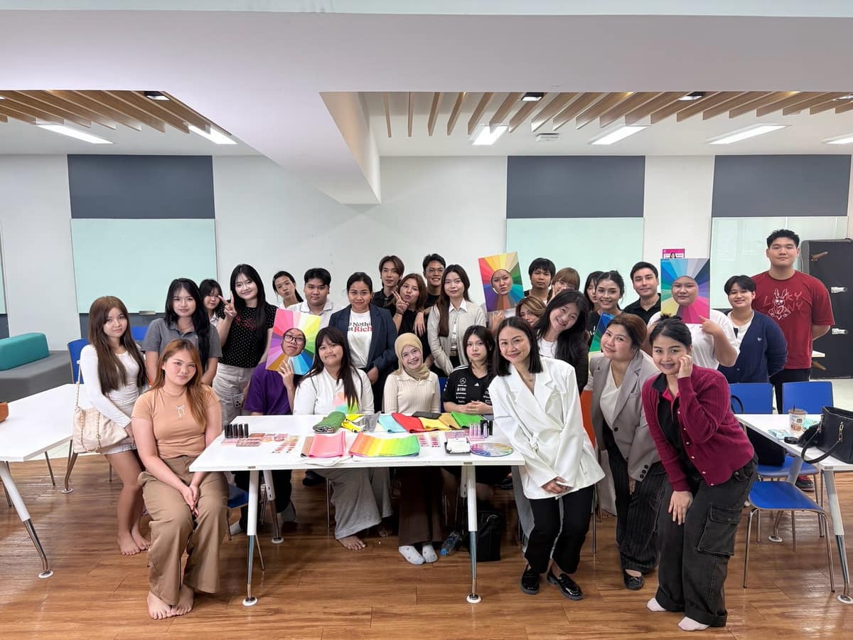 รูปหมู่หลังจบ workshop Personal Color แบบกลุ่มใหญ่