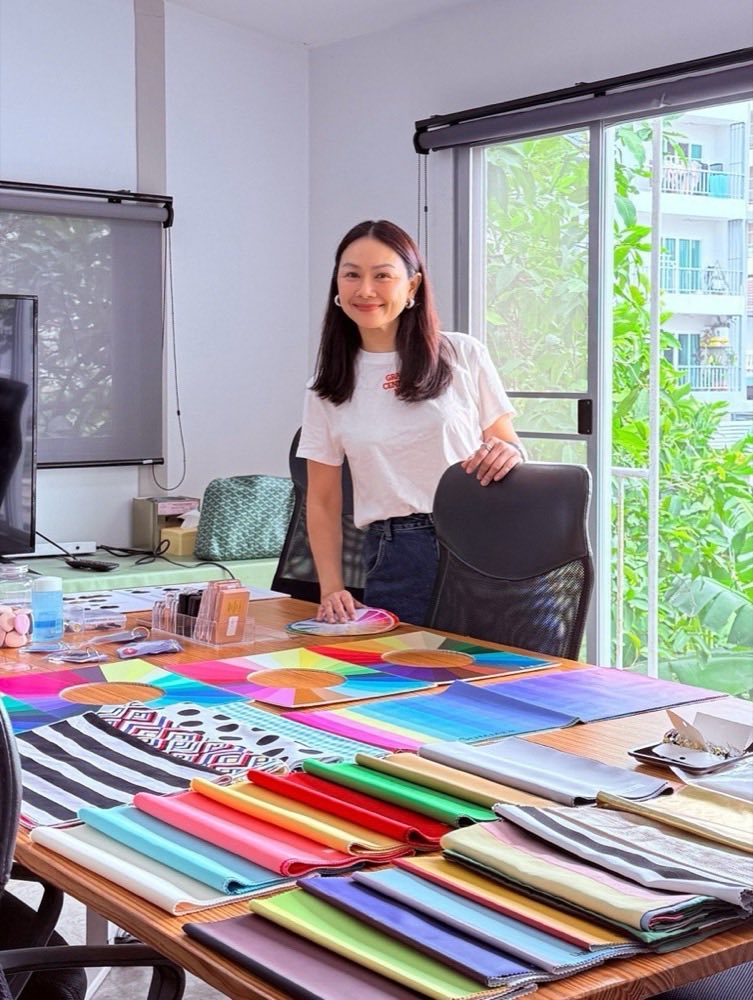 ขวัญกับชุดผ้าเทียบสีที่ใช้จริงทั้งชุด